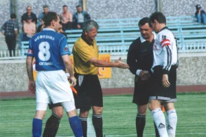 Перед началом матча \"Портовик\" - \"Нефтяник\", 2001 год.