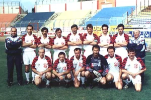 \"Спартак\" (г.Беер-Шева, Израиль)
Четвертый в нижнем ряду Феликс Берлин - быший вратарь команд \"Сахалинец\" (Холмск, 1988г.), \"Сахалин\" (1989), \"Портовик\" (Холмск, 1990)