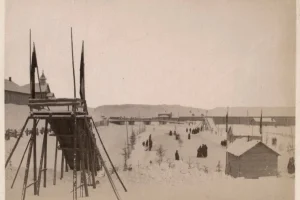 Каток в Александровске на р. Большая Александровка (Дуйка). Ориентировочно 1894-1904 гг. Фотография из коллекции Нью-Йоркской публичной библиотеки.