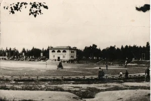 Соревнования по мотоспорту в городском парке, 1957 год. 