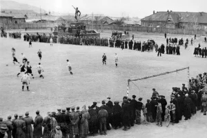 Футбольный матч в Александровске-Сахалинском, середина 1950-х годов. 