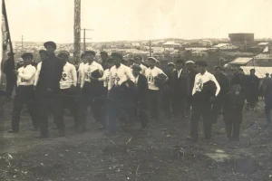 Охинские физкультурники идут выполнять нормативы ГТО, середина 1930-х годов 