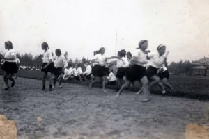 Спортивная встреча гимназисток, 1930-е годы.