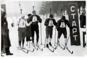 Старт соревнований по биатлону (Южно-Сахалинск, первая половина 1960-х годов)