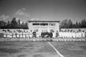 Матч юношеских команд на стадионе в городском парке (1968 год)