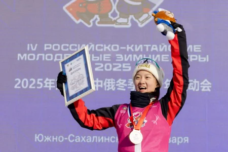 Спортсмены из КНР возглавили оба пьедестала Российско-Китайских игр по акробатике