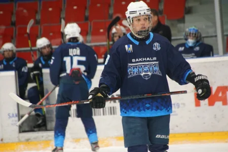 «Кристалл» раскрошил оборону «Ермака»