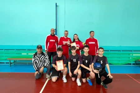 На Шикотане сыграли в флорбол