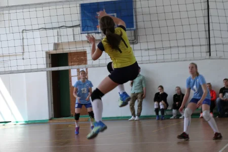 Команды СахГУ и Корсакова стали победителями Кубка ректора госуниверситета по волейболу