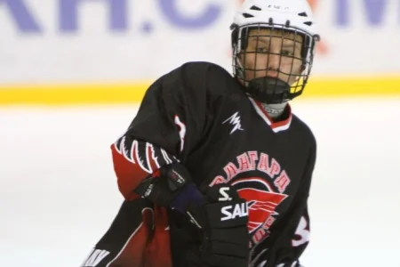 «Южный-41» проиграл, но остался лидером ЮХЛ