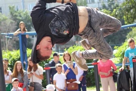 В Южно-Сахалинске состязались турникмены и турниквуменши