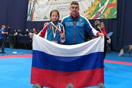 Серебряного призера первенства Европы по тхэквондо наградили благодарственным письмом администрации Корсаковского городского округа