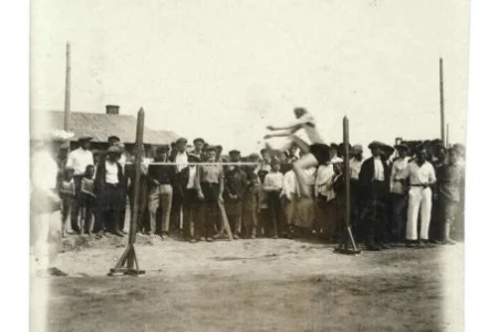 Волейбол проходит диким способом, или спорт в Охе в 1935 году
