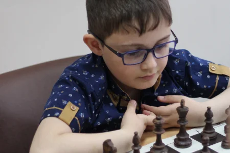 В Южно-Сахалинске начались два детских шахматных турнира