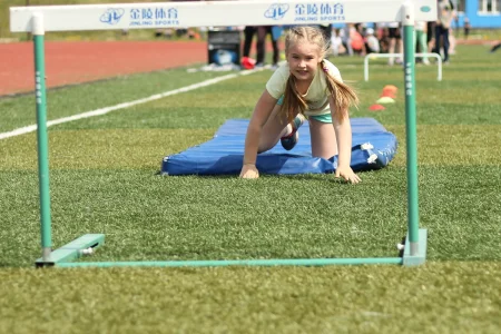 Участниками «Веселых стартов» в спортивно-оздоровительном лагере СШ ЛВС стали 11 команд