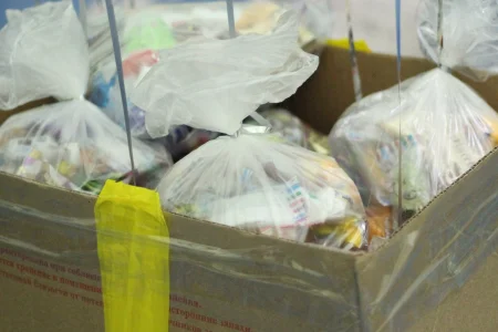 Смена в лагере «Олимпиец» завершилась поисками ящиков с подарками и лотереей