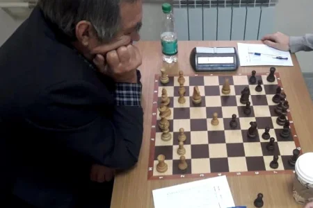 Турнирную таблицу чемпионата области возглавляет Олег Верещагин