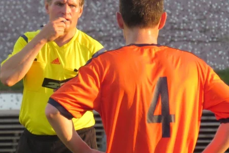 Участникам чемпионата области осталось провести три матча