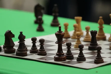 Чемпионат ГШК «Каисса» по быстрым шахматам выиграл Роман Тихонов, набравший 100% возможных очков