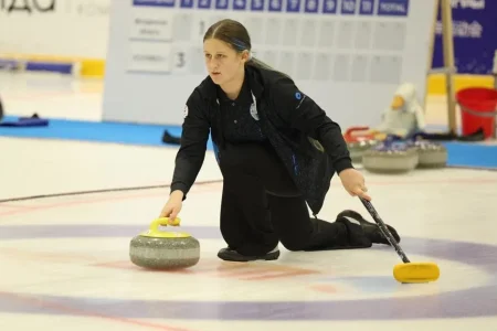 Сахалинские кёрлингисты завоевали два золота и бронзу на домашнем чемпионате и первенстве ДФО