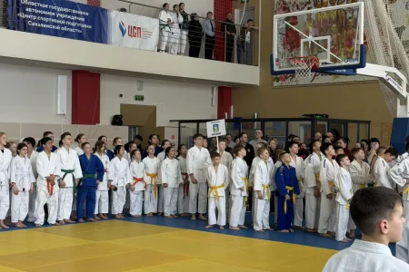 «Флагман» принял юношеское первенство области