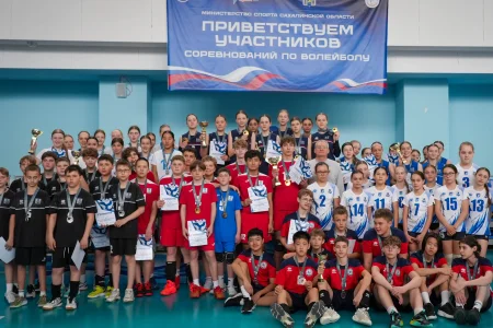 Победителями первенства области стали волейболисты островной столицы