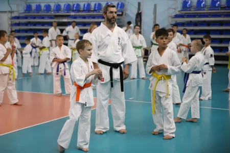 Чемпион мира по киокусинкай провел мастер-класс для юных сахалинцевев