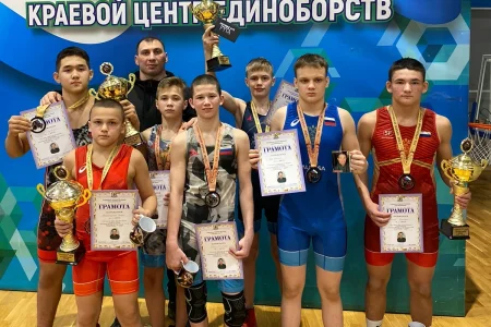Сахалинские борцы завоевали восемь медалей на дальневосточном турнире в Хабаровске