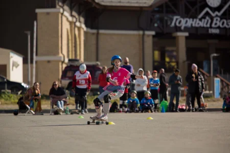 Сноубордисты провели соревнования по лонгбордам «Золотая осень»