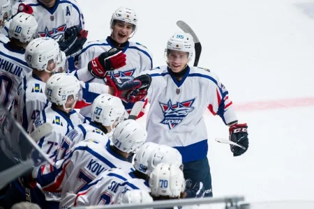 «Сахалинские акулы» вновь расправились с «Тайфуном»