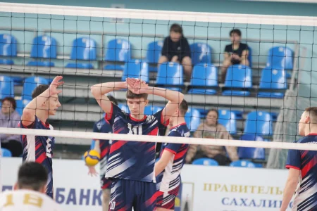 В первенстве ДФО среди девушек три команды идут без потерь