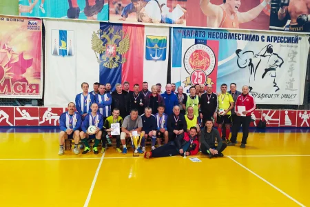 Футболисты из Холмска порадовали именинника победой