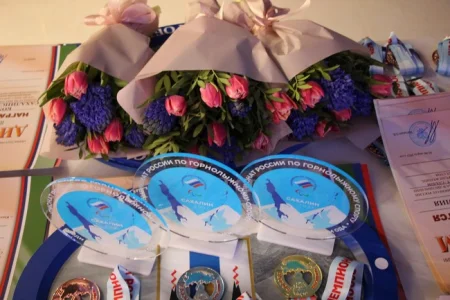 В островной столице наградили чемпионов России по горным лыжам среди лиц с ПОДА