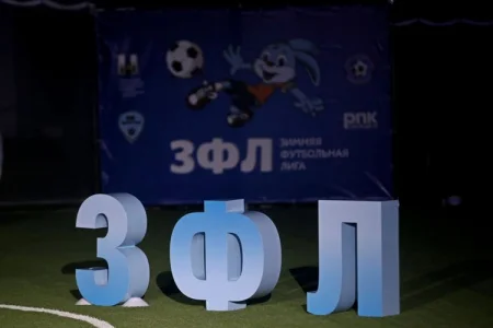 В Южно-Сахалинске открыли зимнюю футбольную лигу