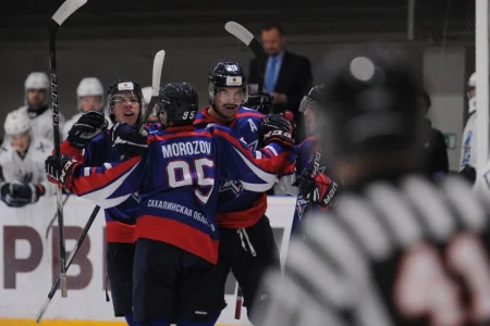 «Акулы» забросили три безответные шайбы в ворота «Тайфуна»