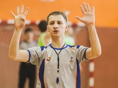 Алексей Тепаев был арбитром финального матча чемпионата Школьной баскетбольной лиги «КЭС-Баскет»