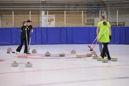 Камни в доме: сахалинские кёрлеры участвуют в чемпионате ДФО