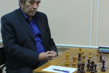 В чемпионате области по шахматам лидируют Константин Сек и Павел Вагзыбин