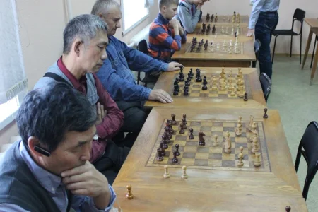 Без поражений: Константин Сек провел сеанс одновременной игры 