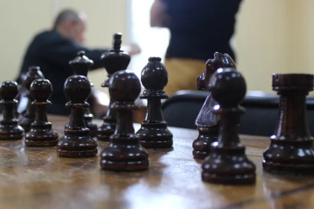 Турнирную таблицу чемпионата ГШК «Каисса» возглавили Денис Син и Альберт Лим 