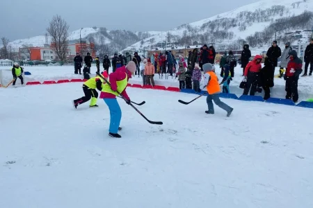 Команда «Рябинки» выиграла турнир по хоккею в валенках в Невельске