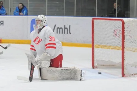 «Акулы» начали месяц с победы над «Спартаком»