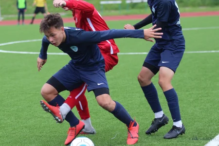 «Сахалин-2002» начал турнир с победы