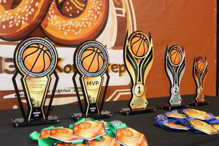 Хозяева площадки замкнули список участников