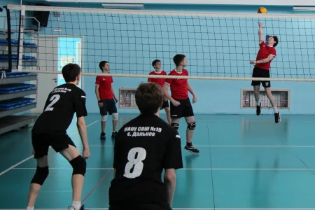 В островной столице полетел через сетку региональный «Серебряный мяч»