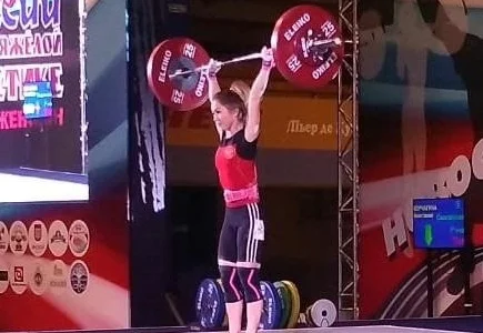 Ляйсан Махиянова стала бронзовым призером чемпионата страны по тяжелой атлетике