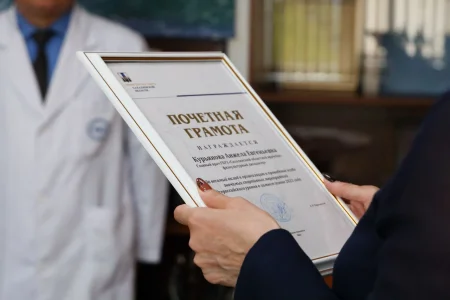 Сахалинских врачей поблагодарили за помощь