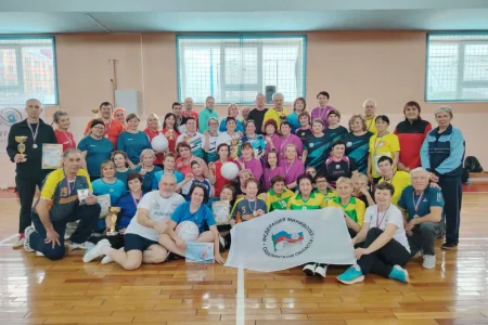 В Долинске сыграли в миниволей