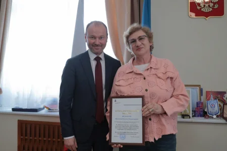 Сахалинским легкоатлетам вручили благодарственные письма островного минспорта
