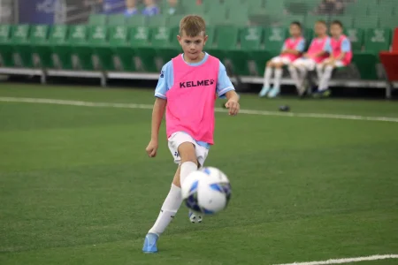 Бомбардиры не снижают темп